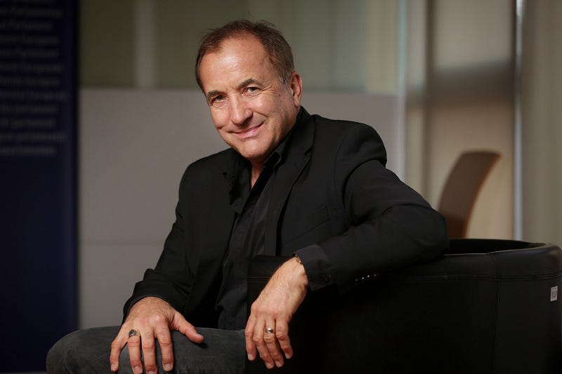 Michael Shermer engaging in critical thinking