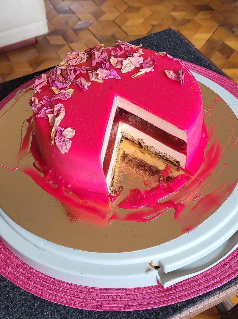 A stunning rose-raspberry cake with Bavarian cream