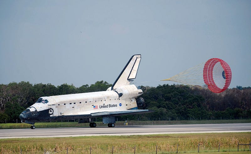 Space Shuttle Discovery landing