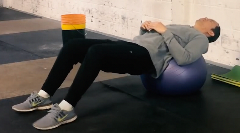 Swiss ball knee mobilization exercise